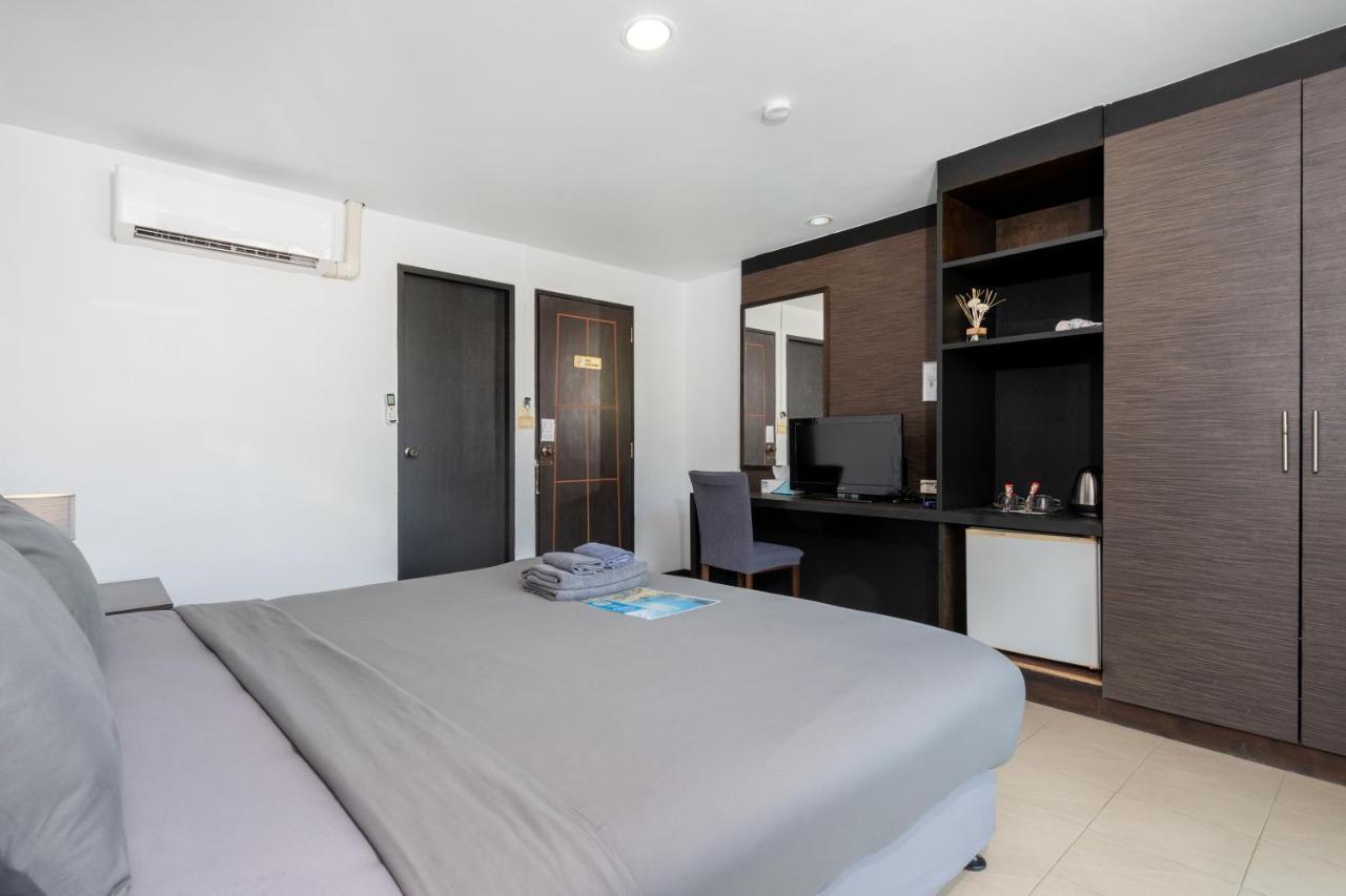 Black Pantera Hostel Patong Exterior photo