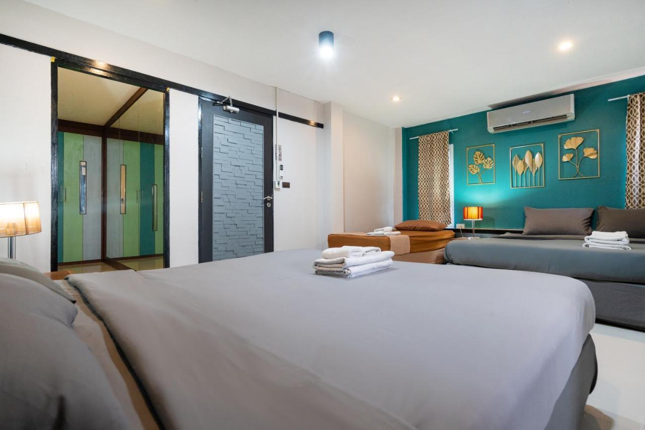 Black Pantera Hostel Patong Exterior photo