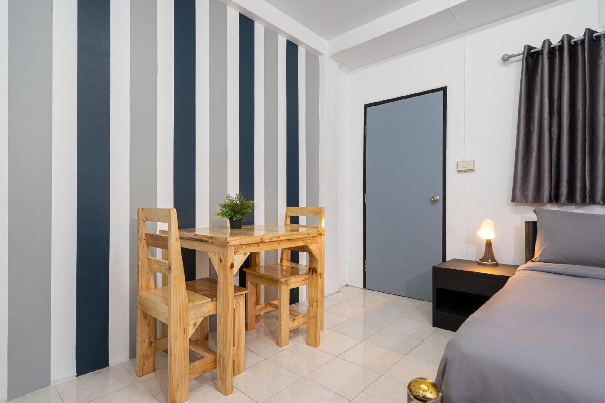 Black Pantera Hostel Patong Exterior photo