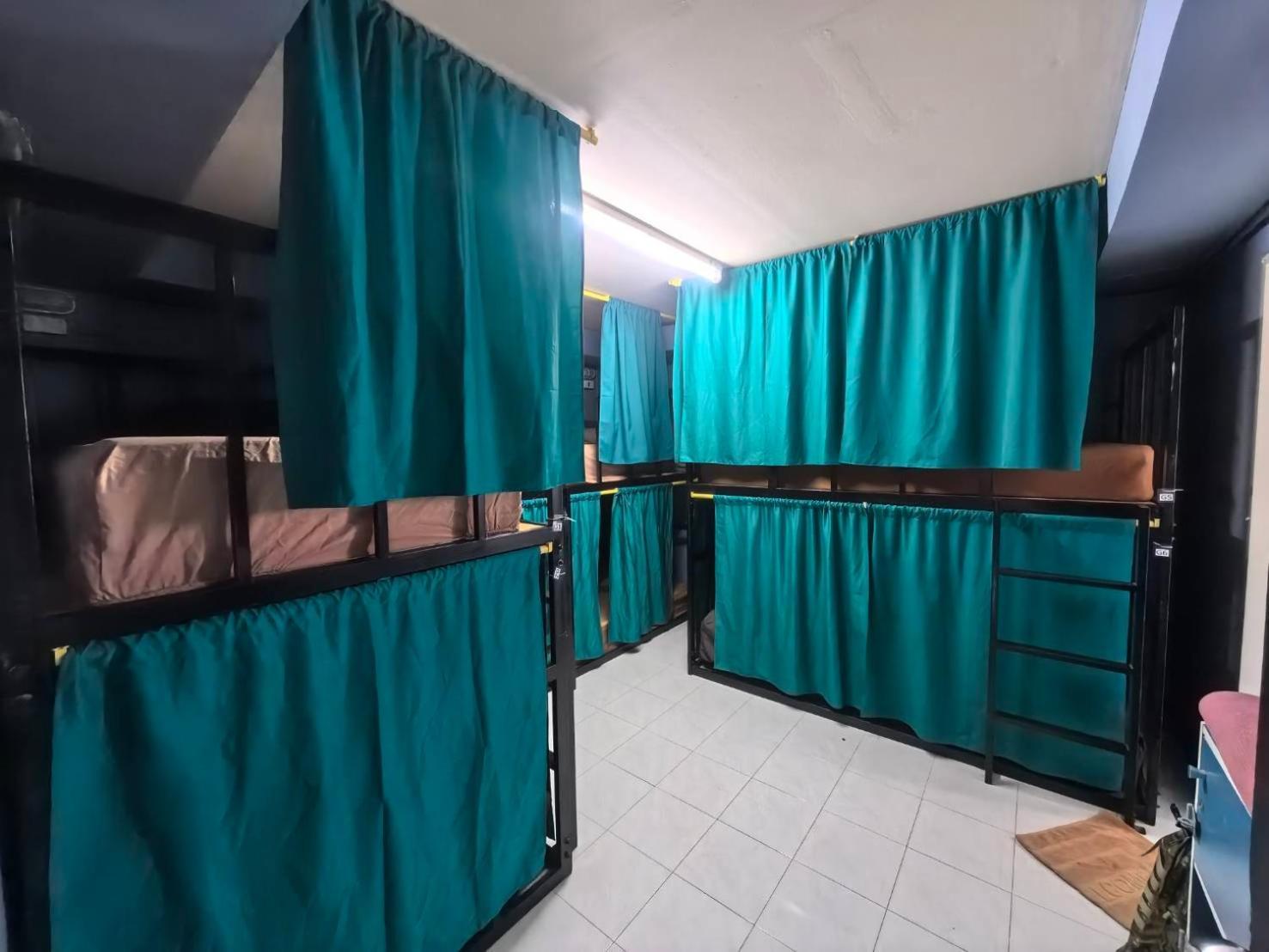 Black Pantera Hostel Patong Exterior photo